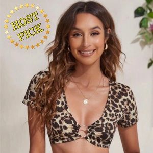 ✨HP✨ LEOPARD PRINT BACKLESS CRISS-CROSS CROP TOP